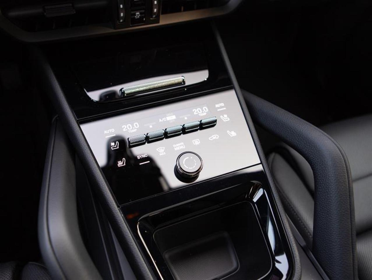 2025 Porsche Cayenne e-Hybrid AWD Photo