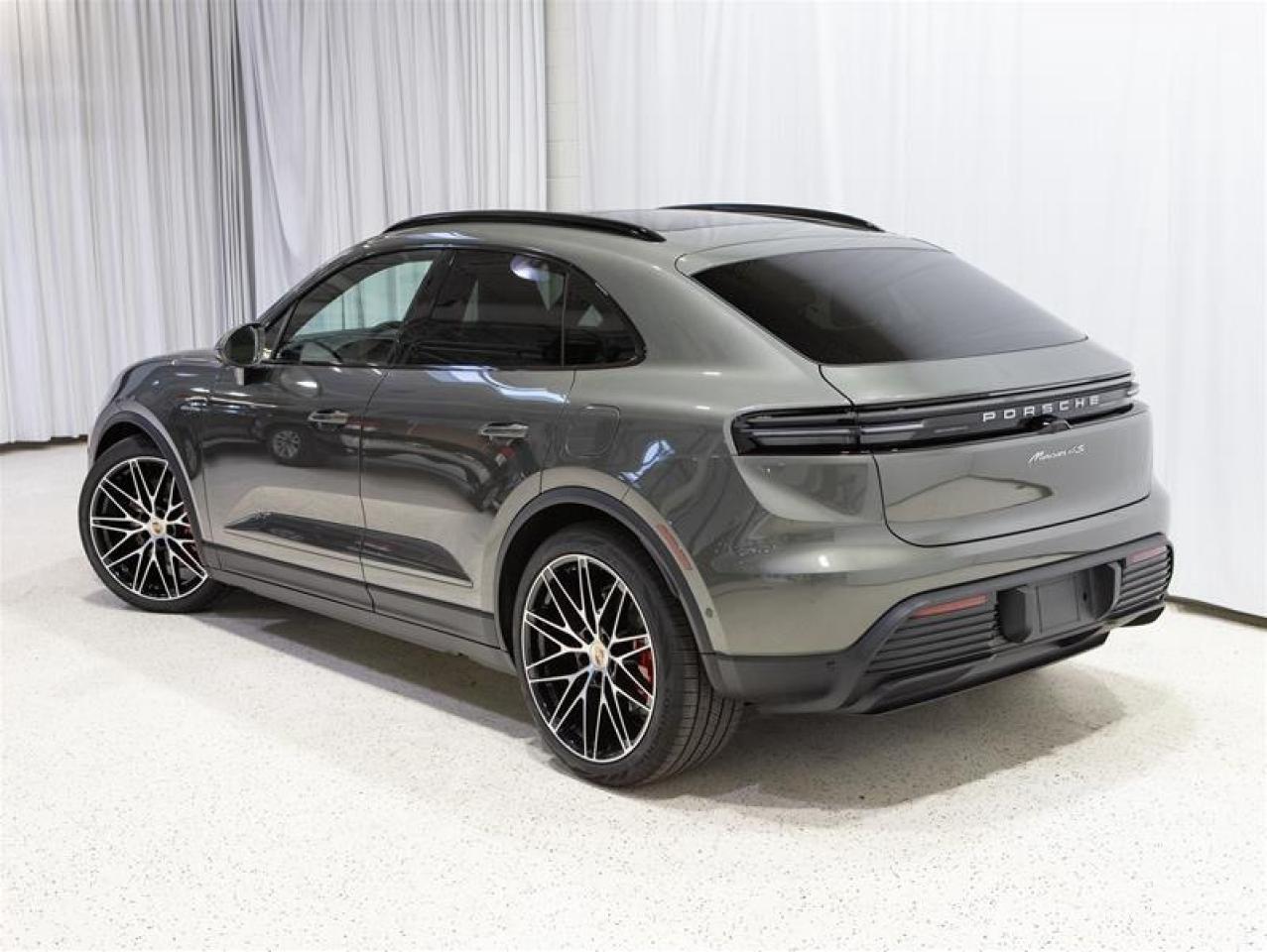 2025 Porsche Macan Electric 4S AWD Photo