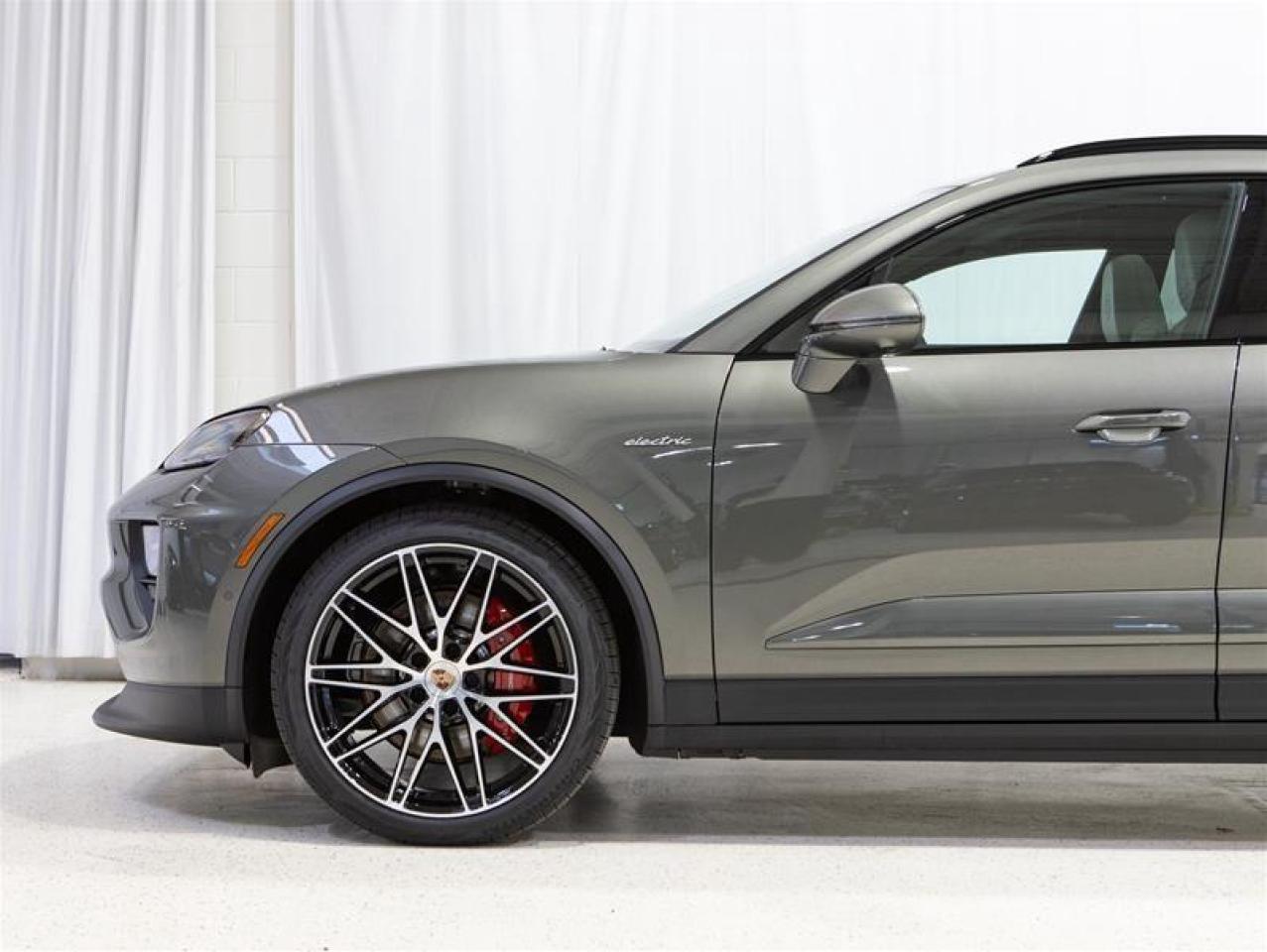 2025 Porsche Macan Electric 4S AWD Photo