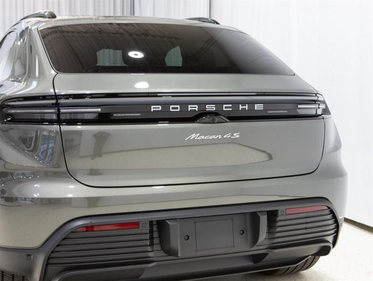 2025 Porsche Macan Electric 4S AWD Photo