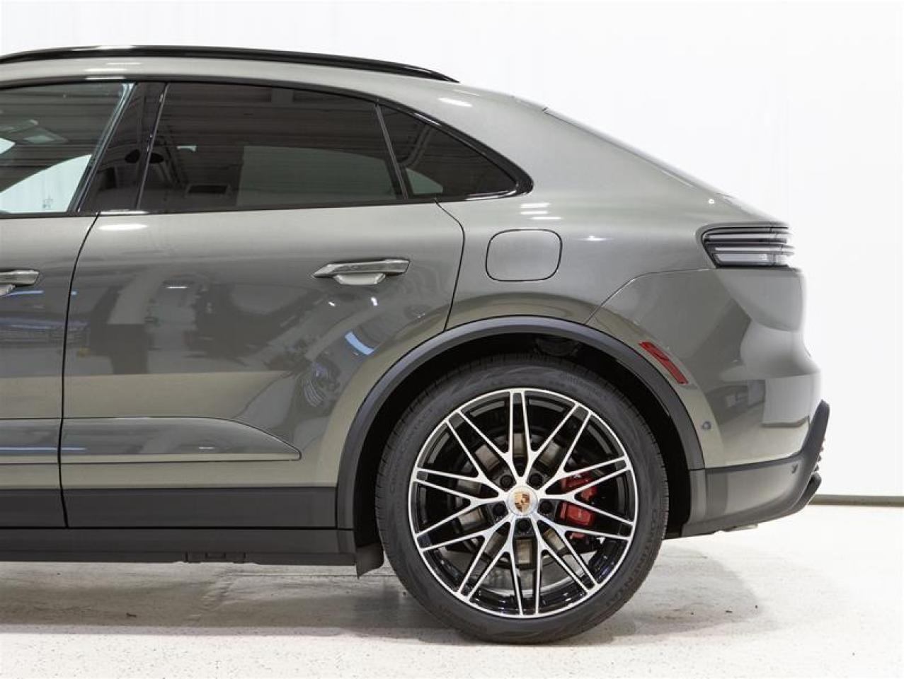 2025 Porsche Macan Electric 4S AWD Photo