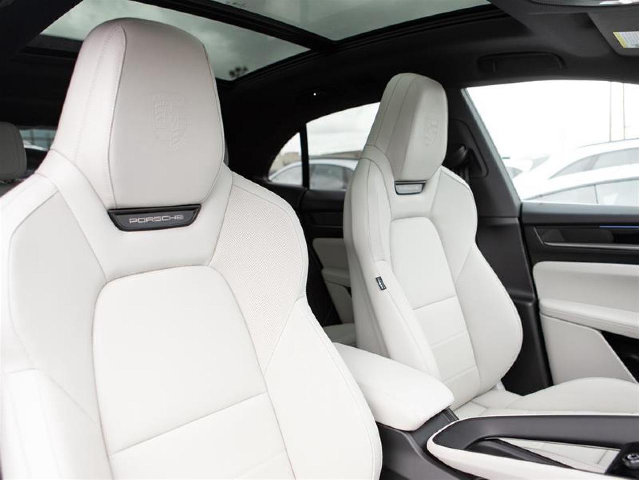 2025 Porsche Macan Electric 4S AWD Photo