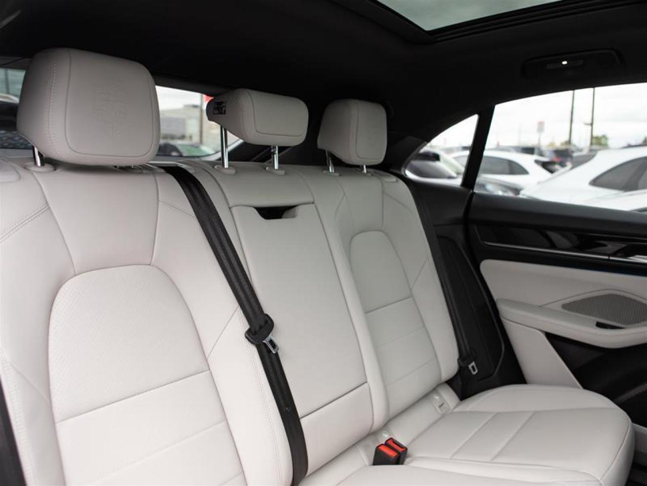 2025 Porsche Macan Electric 4S AWD Photo