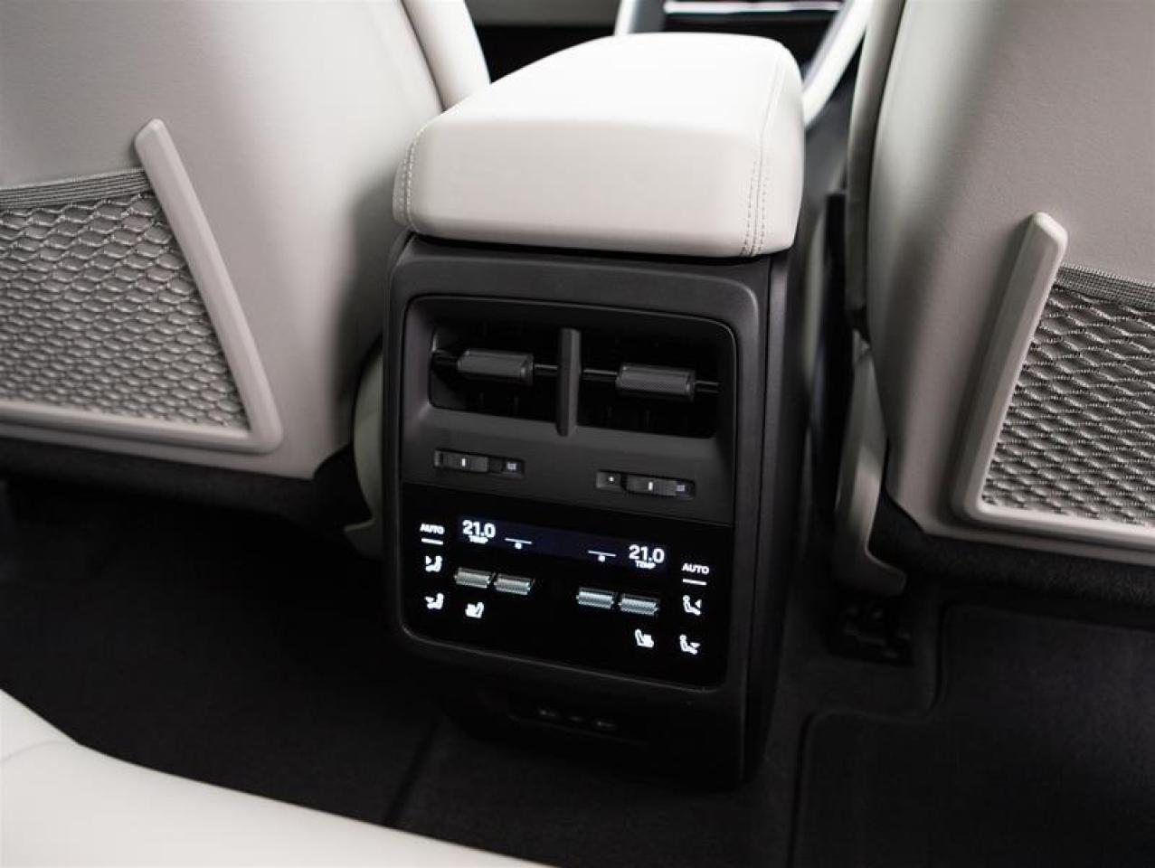 2025 Porsche Macan Electric 4S AWD Photo