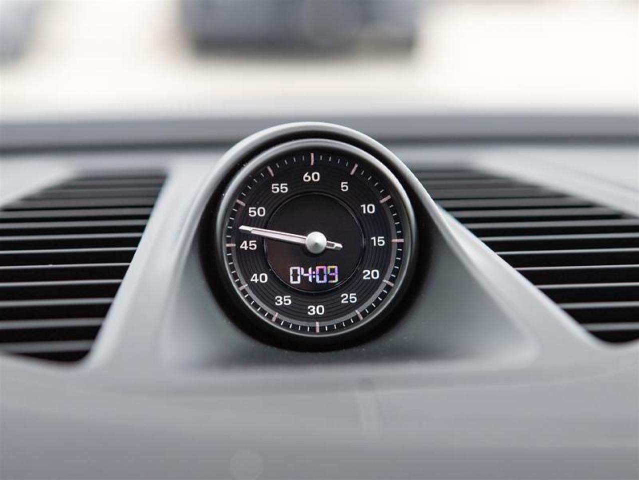 2025 Porsche Macan Electric 4S AWD Photo