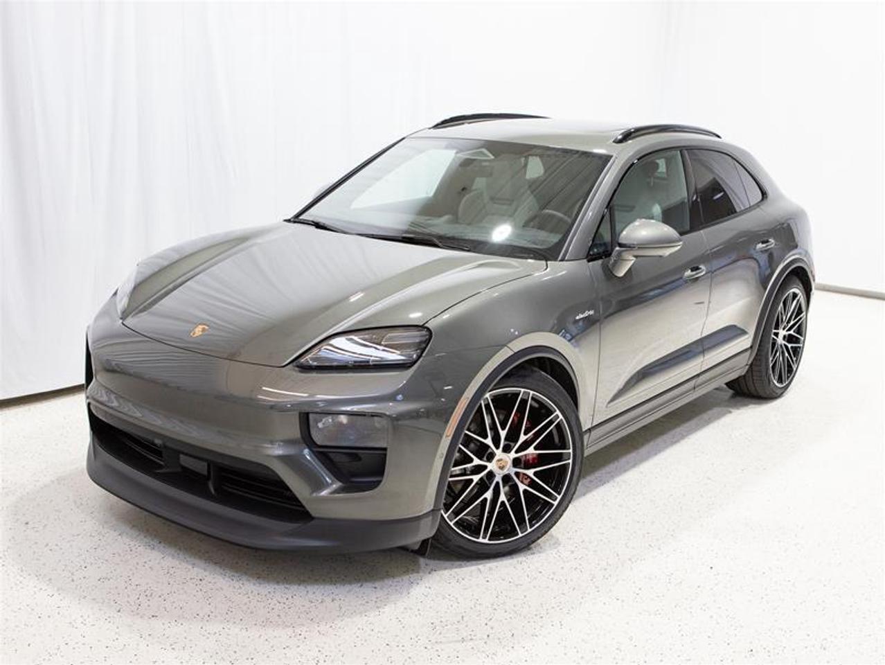 2025 Porsche Macan Electric 4S AWD Photo