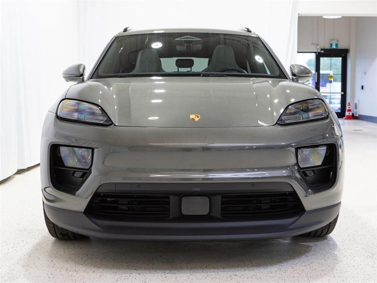 2025 Porsche Macan Electric 4S AWD Photo