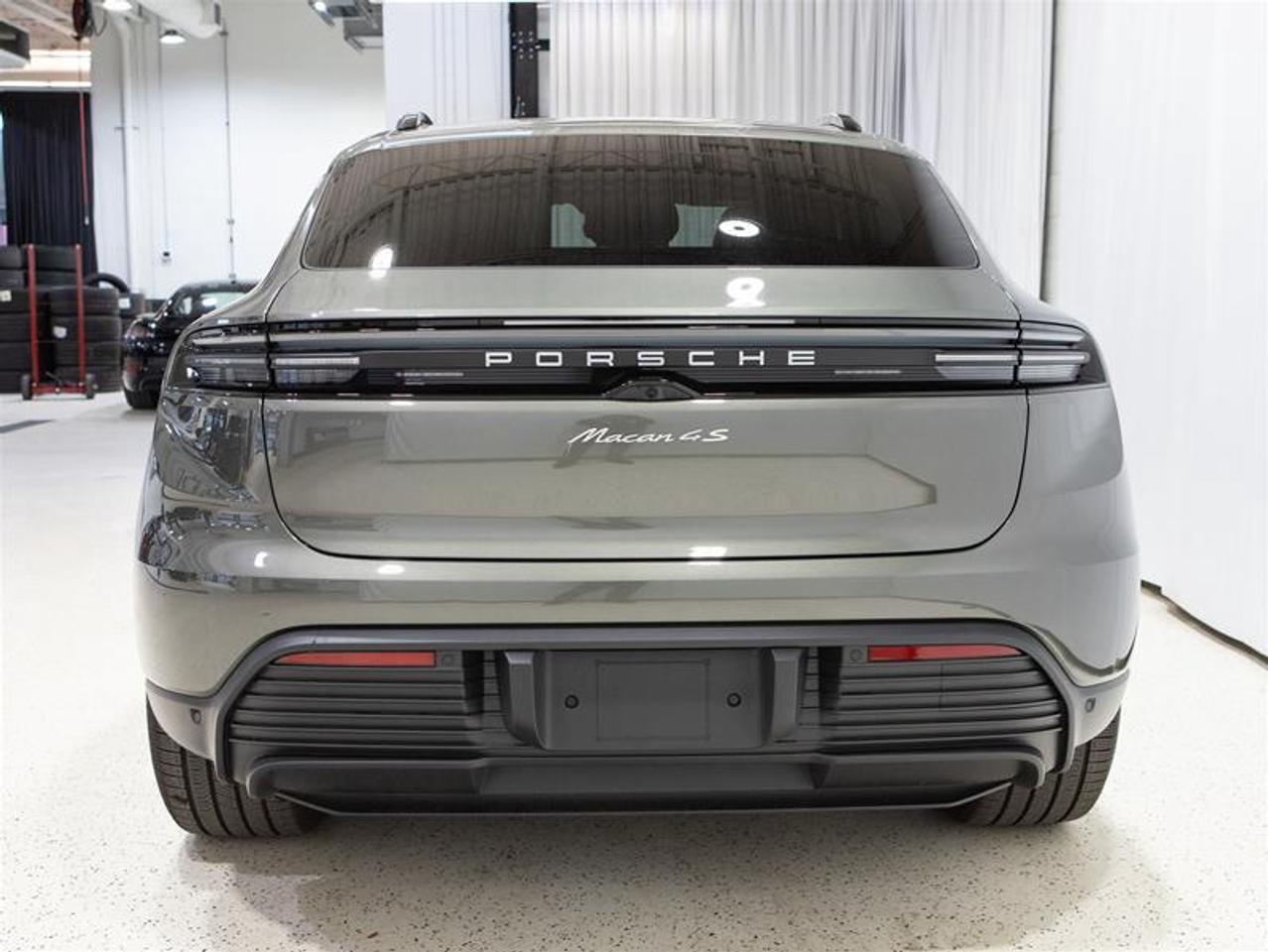 2025 Porsche Macan Electric 4S AWD Photo