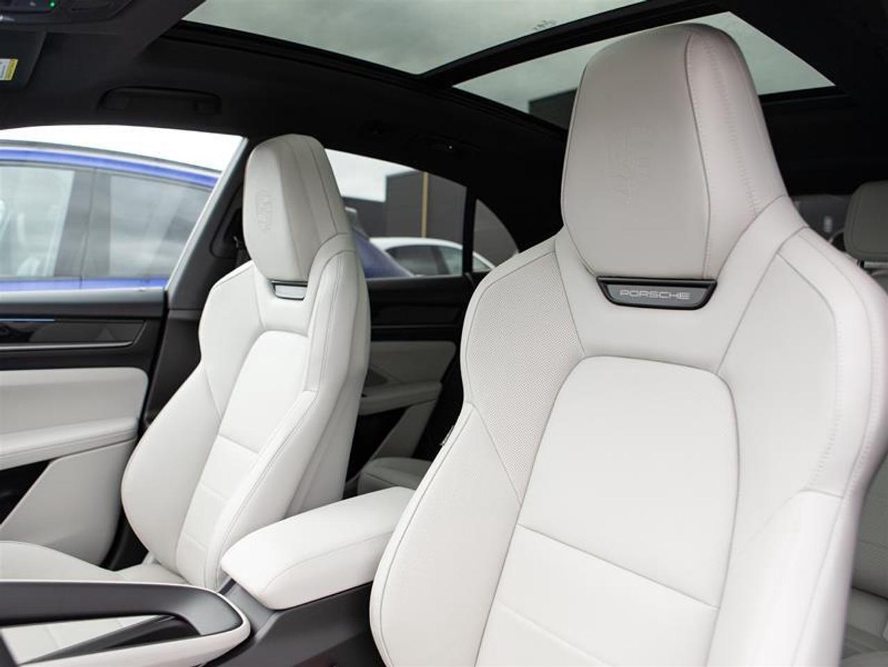 2025 Porsche Macan Electric 4S AWD Photo