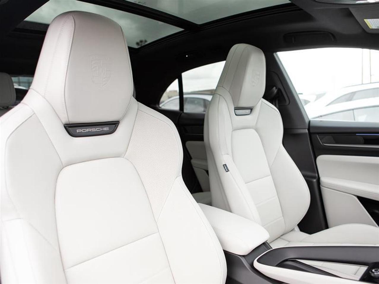 2025 Porsche Macan Electric 4S AWD Photo