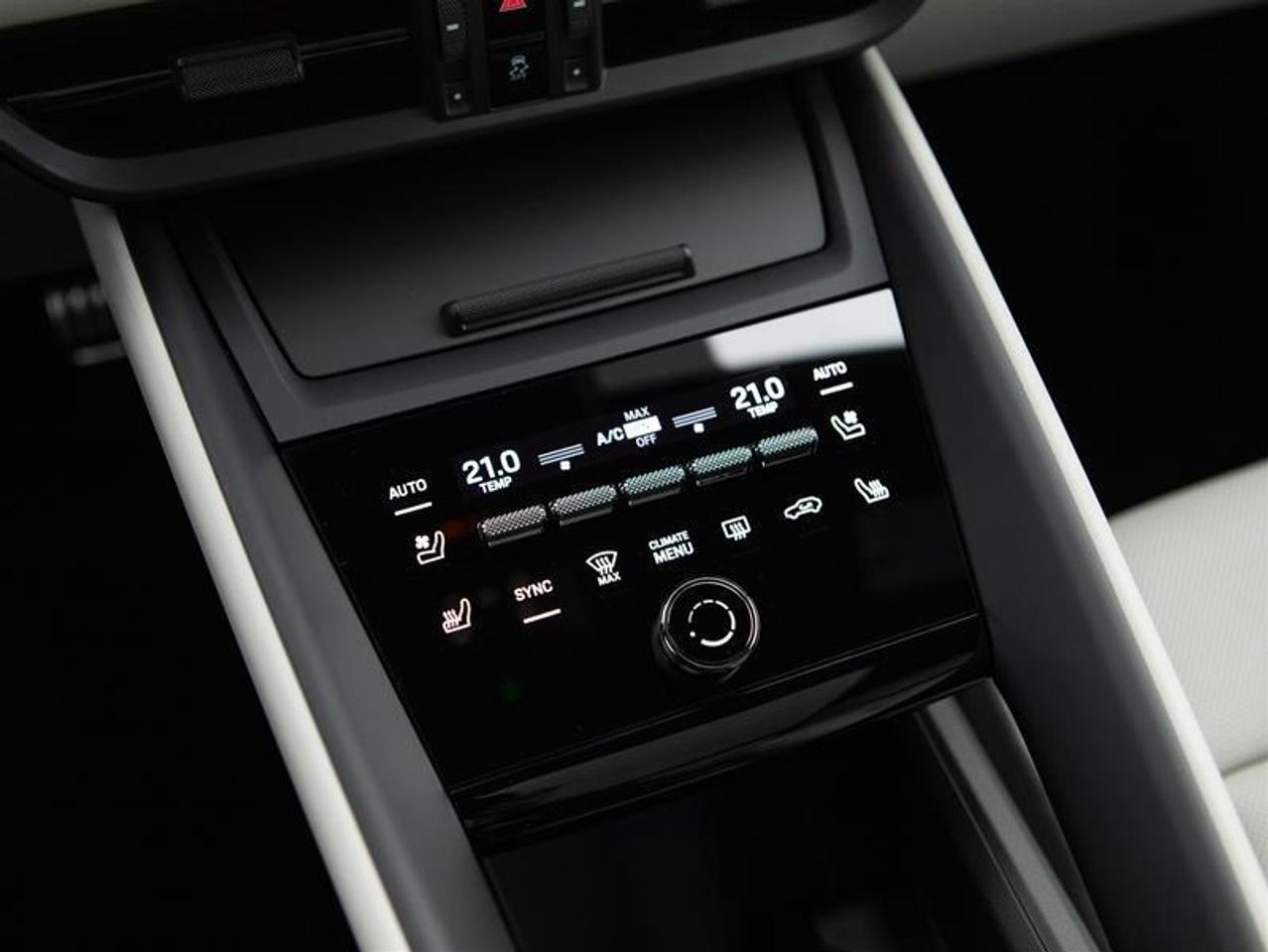 2025 Porsche Macan Electric 4S AWD Photo