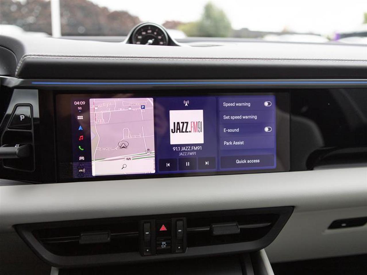 2025 Porsche Macan Electric 4S AWD Photo