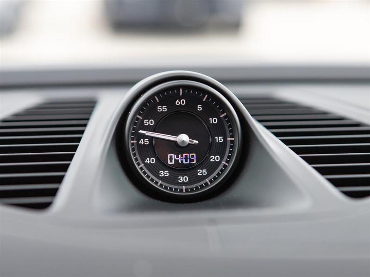 2025 Porsche Macan Electric 4S AWD Photo