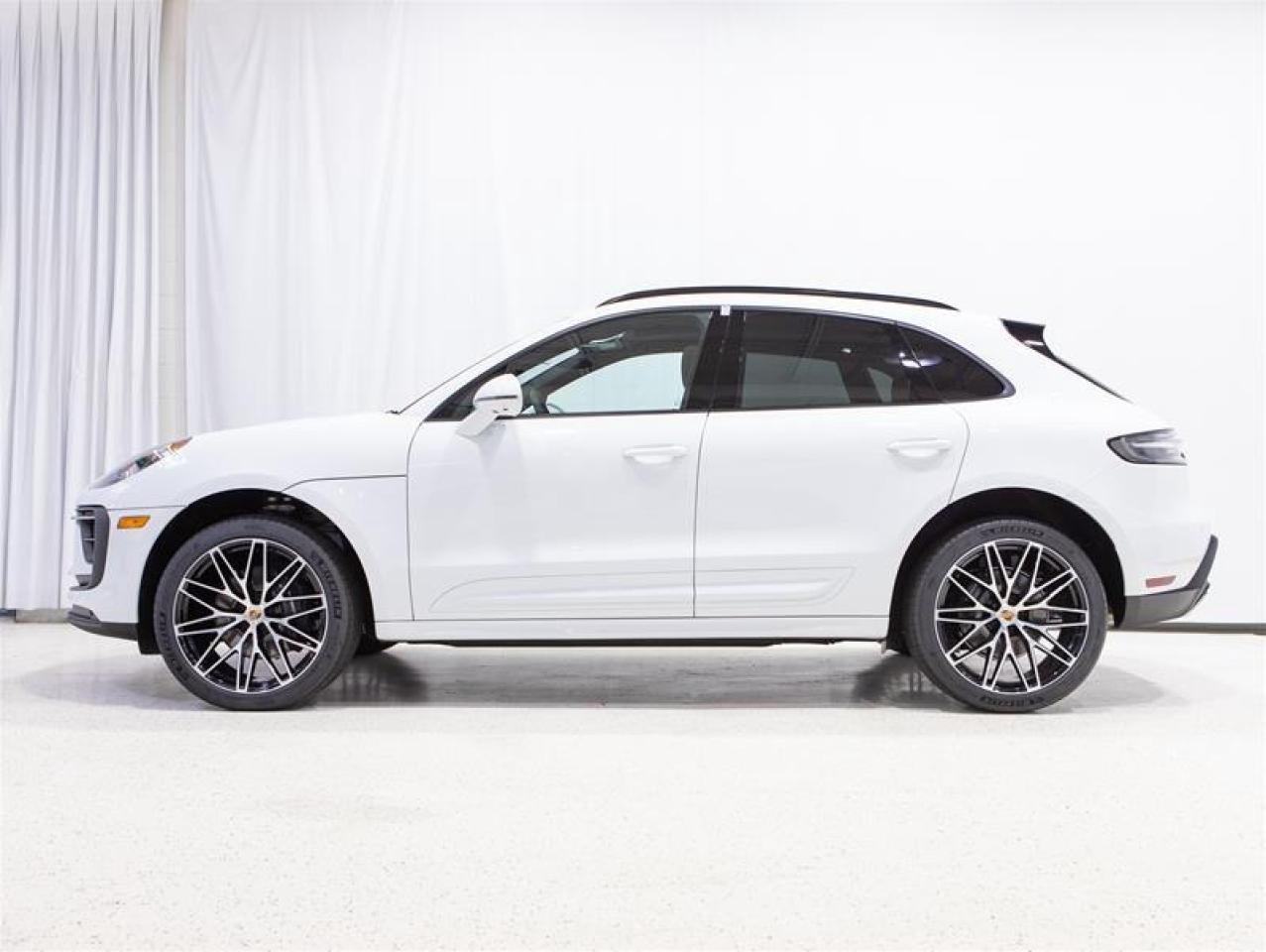 2026 Porsche Macan AWD Photo4