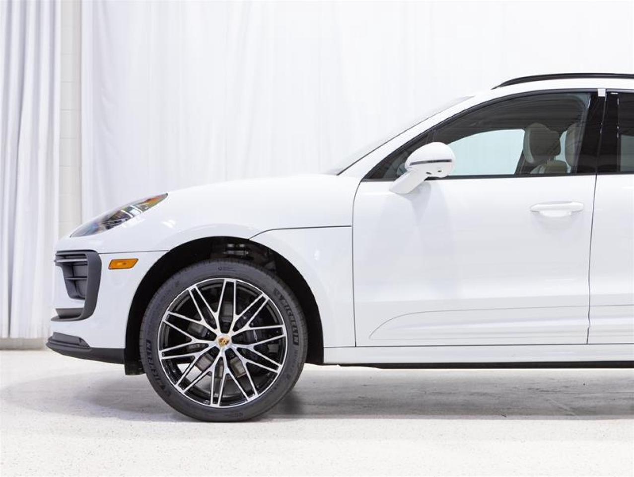 2026 Porsche Macan AWD Photo