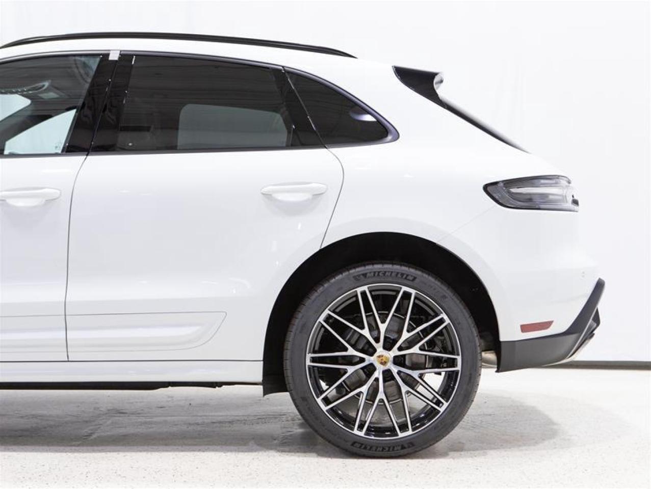 2026 Porsche Macan AWD Photo