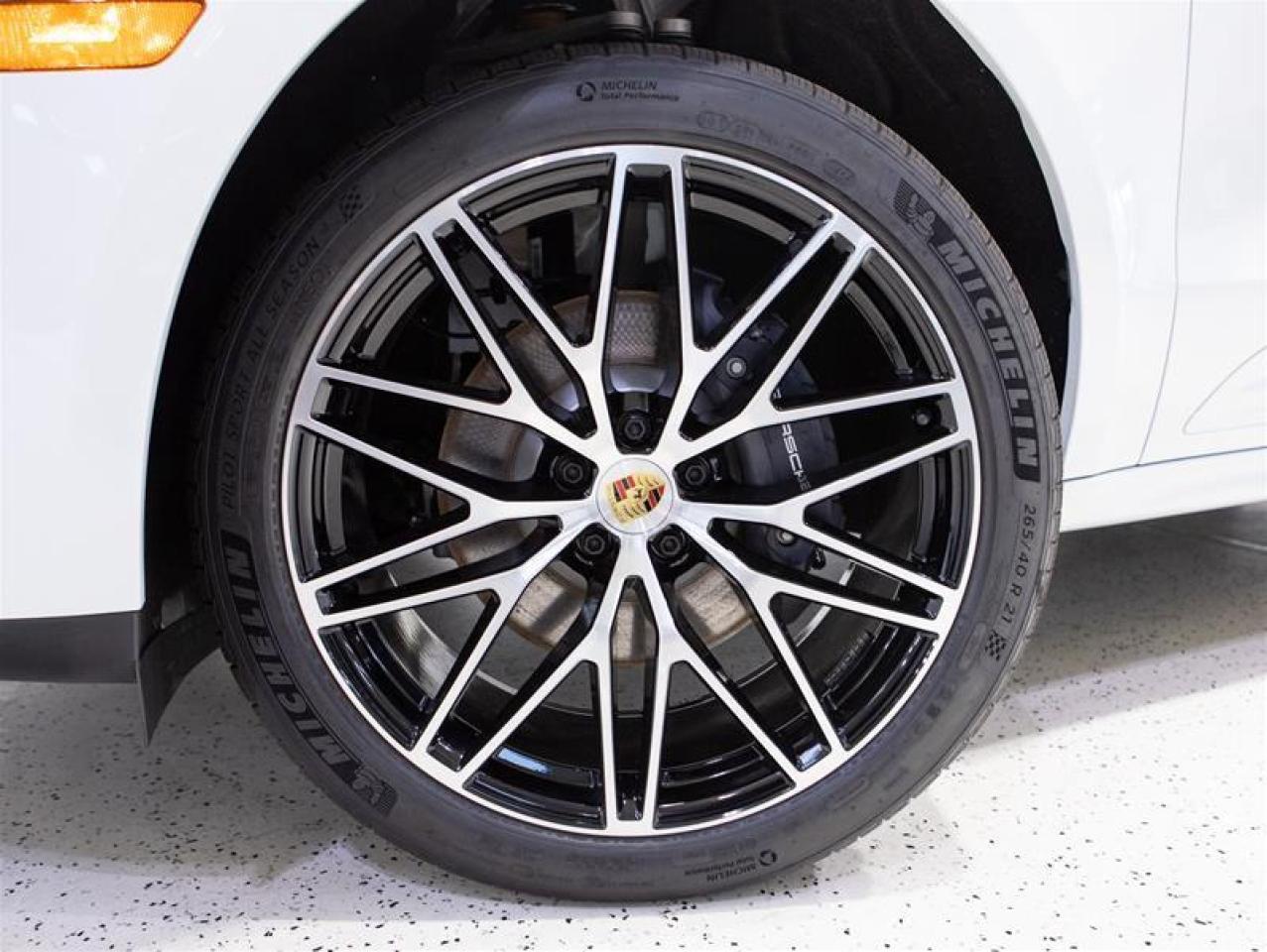 2026 Porsche Macan AWD Photo