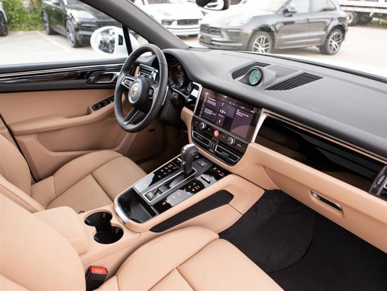 2026 Porsche Macan AWD Photo