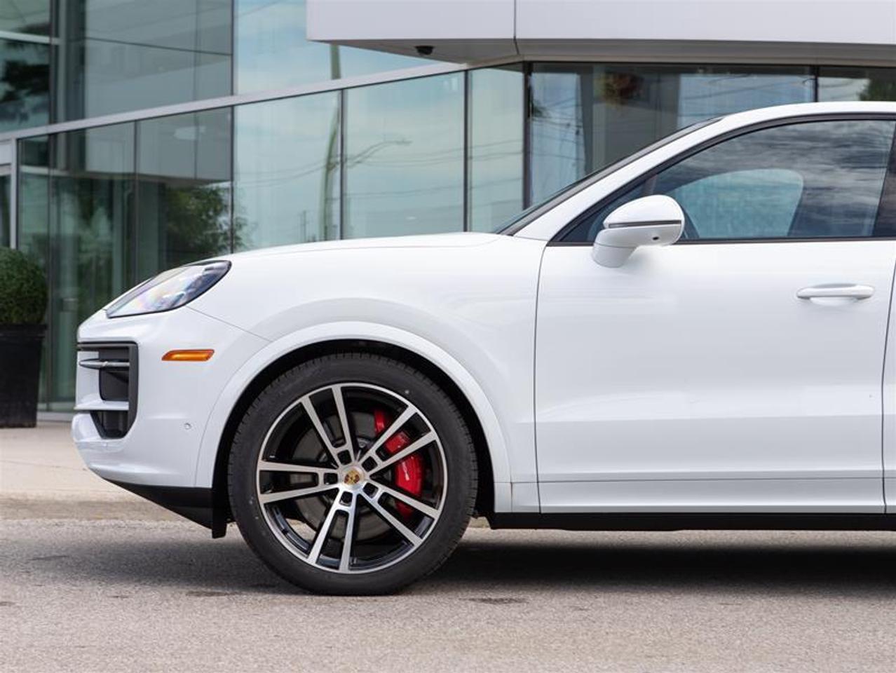 2024 Porsche Cayenne S Coupe AWD Photo