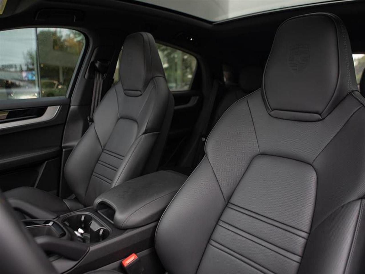 2024 Porsche Cayenne S Coupe AWD Photo