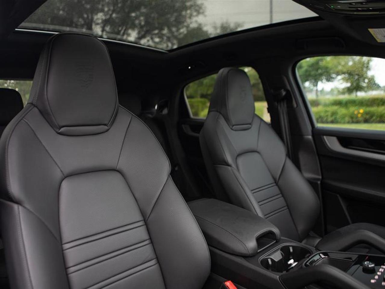 2024 Porsche Cayenne S Coupe AWD Photo