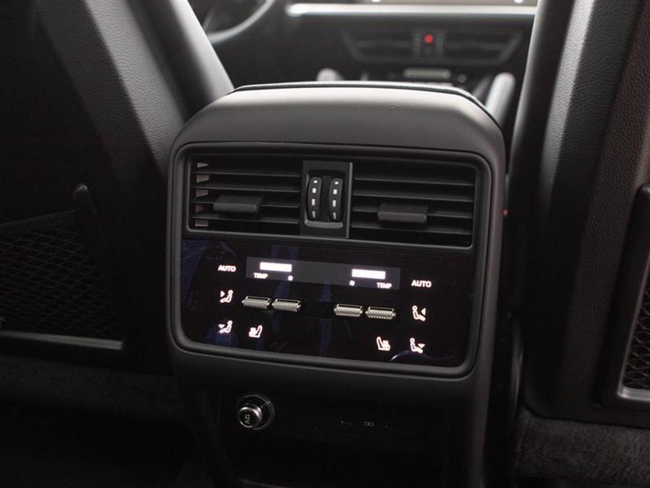 2024 Porsche Cayenne S Coupe AWD Photo