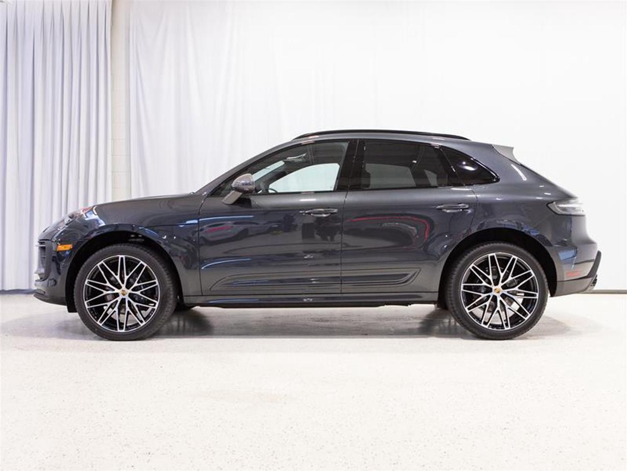2026 Porsche Macan T AWD Photo4