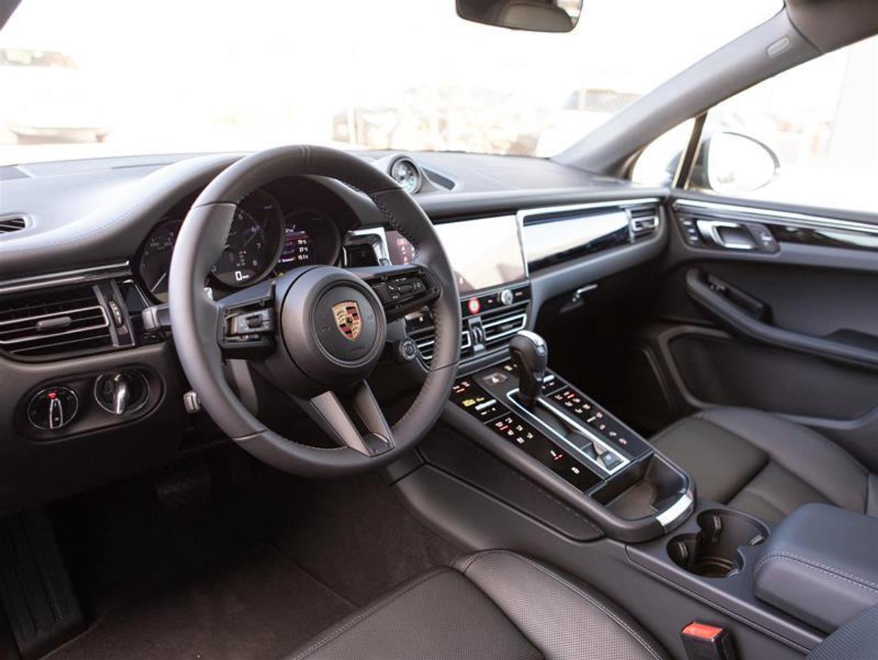 2026 Porsche Macan T AWD Photo