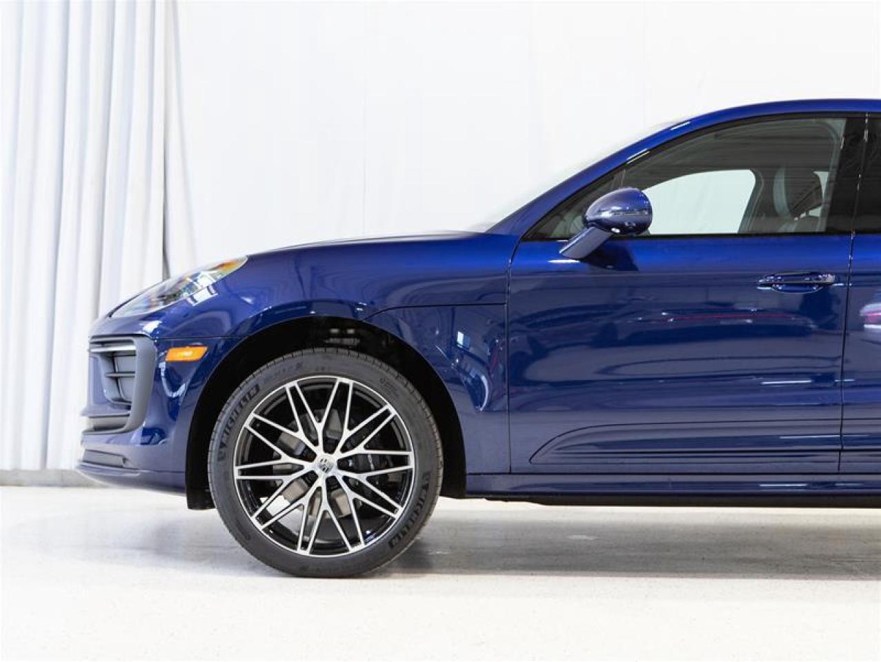 2025 Porsche Macan AWD Photo