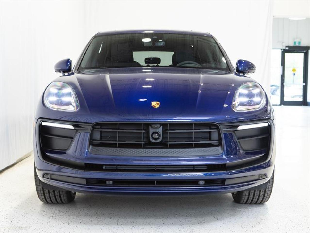 2025 Porsche Macan AWD Photo