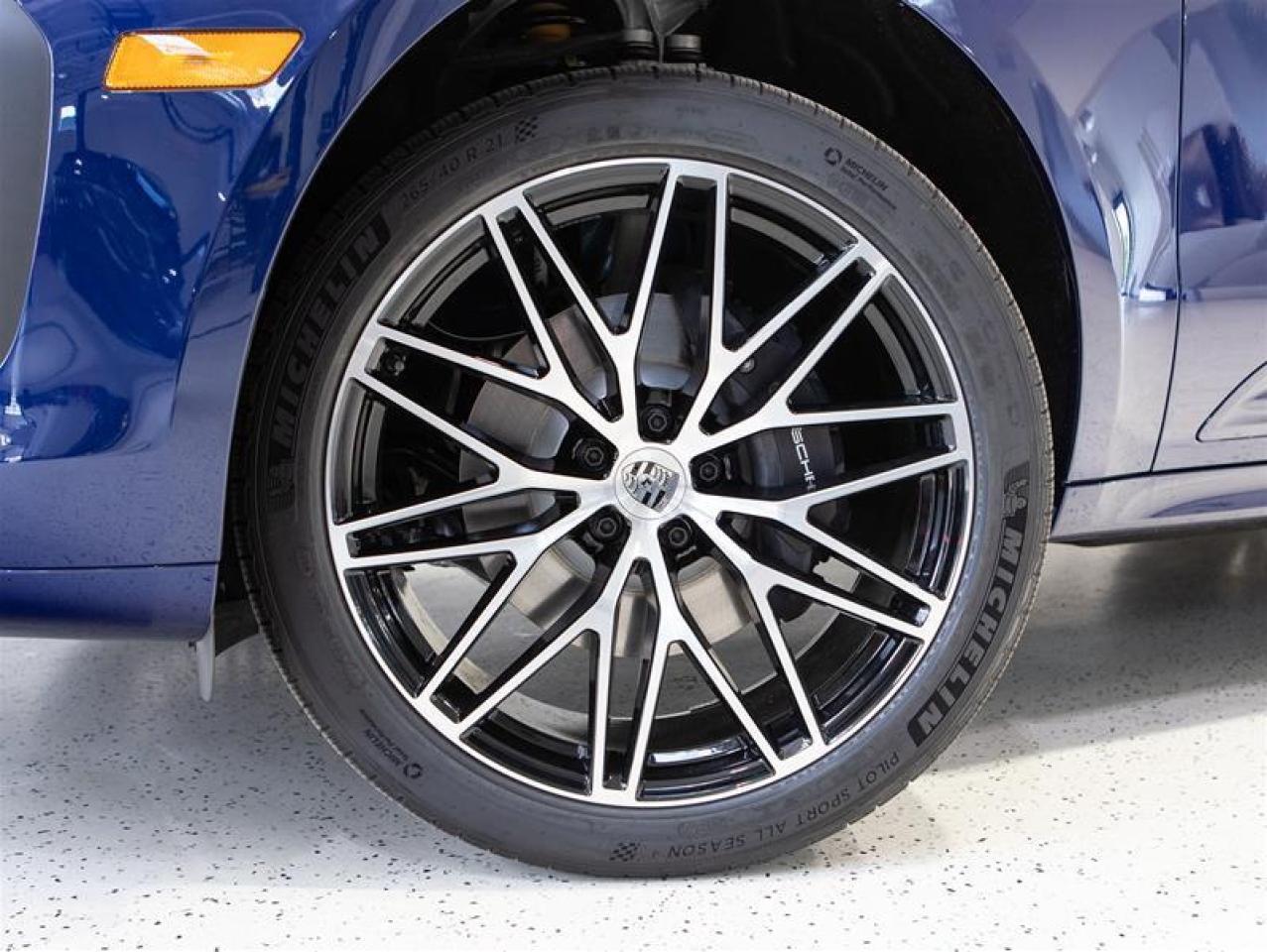 2025 Porsche Macan AWD Photo