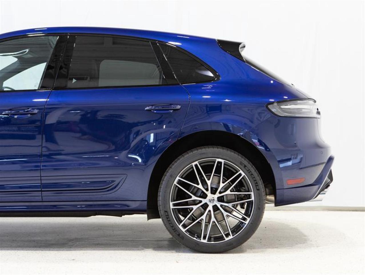 2025 Porsche Macan AWD Photo