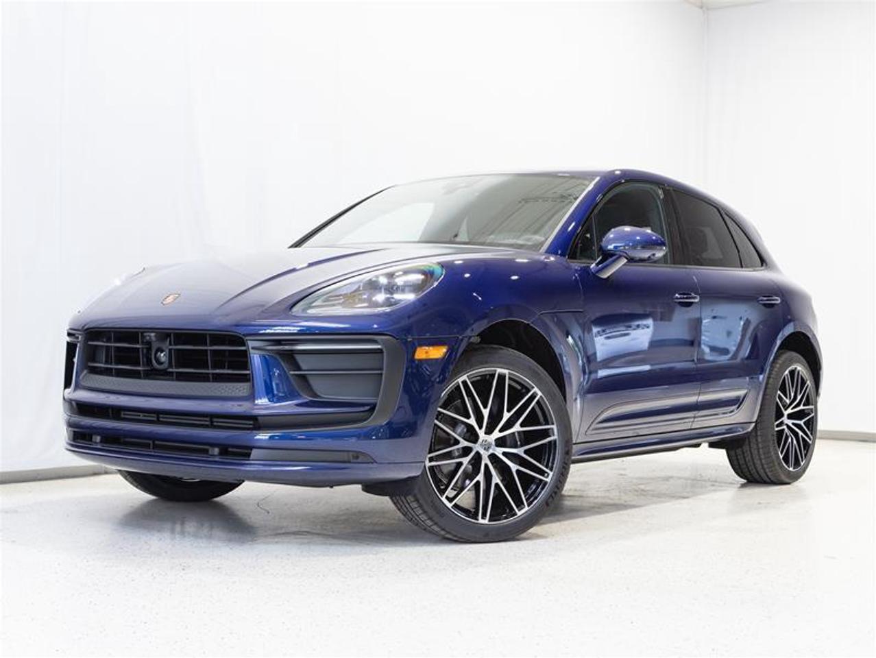 2025 Porsche Macan AWD Photo0