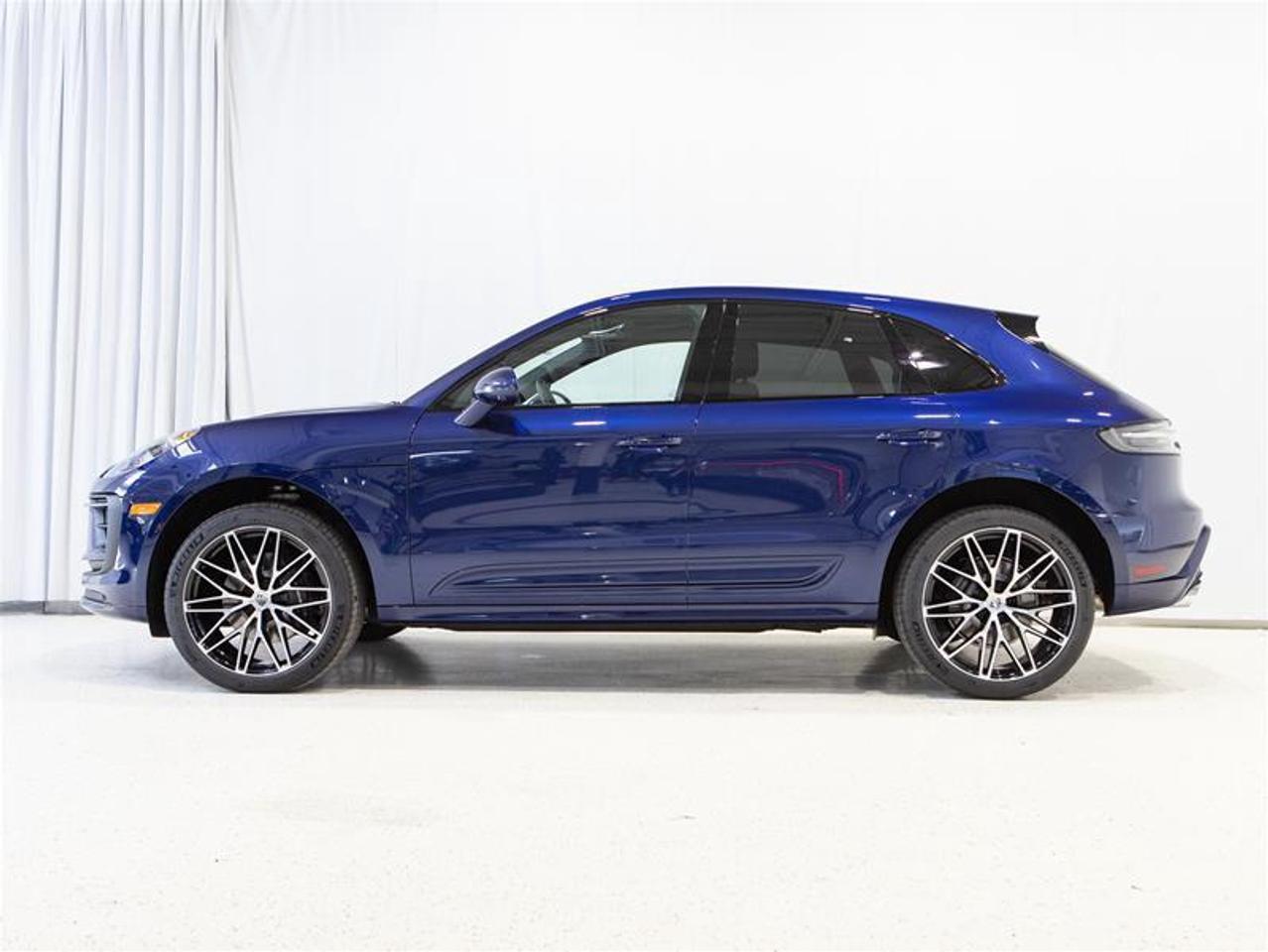 2025 Porsche Macan AWD Photo