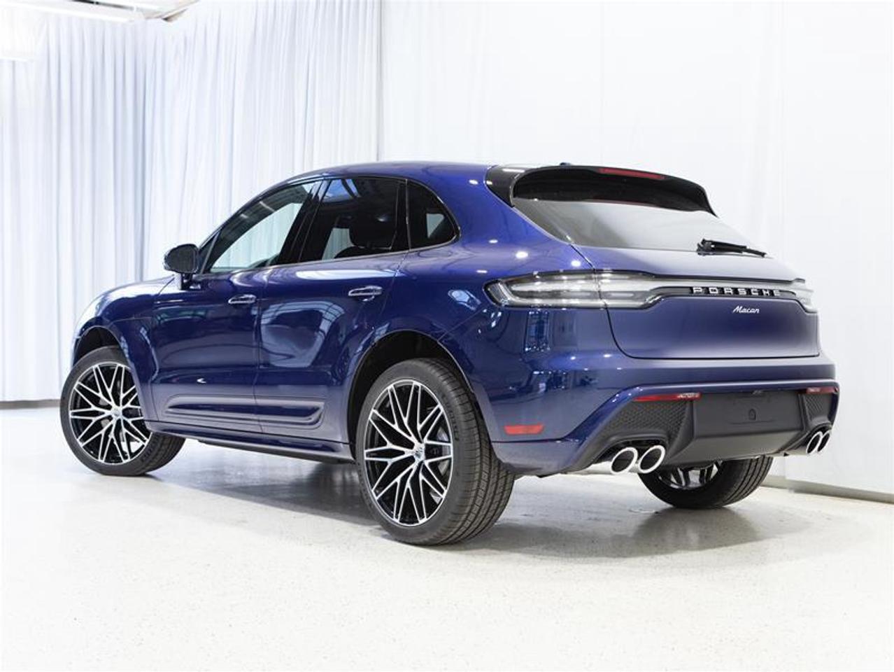 2025 Porsche Macan AWD Photo2
