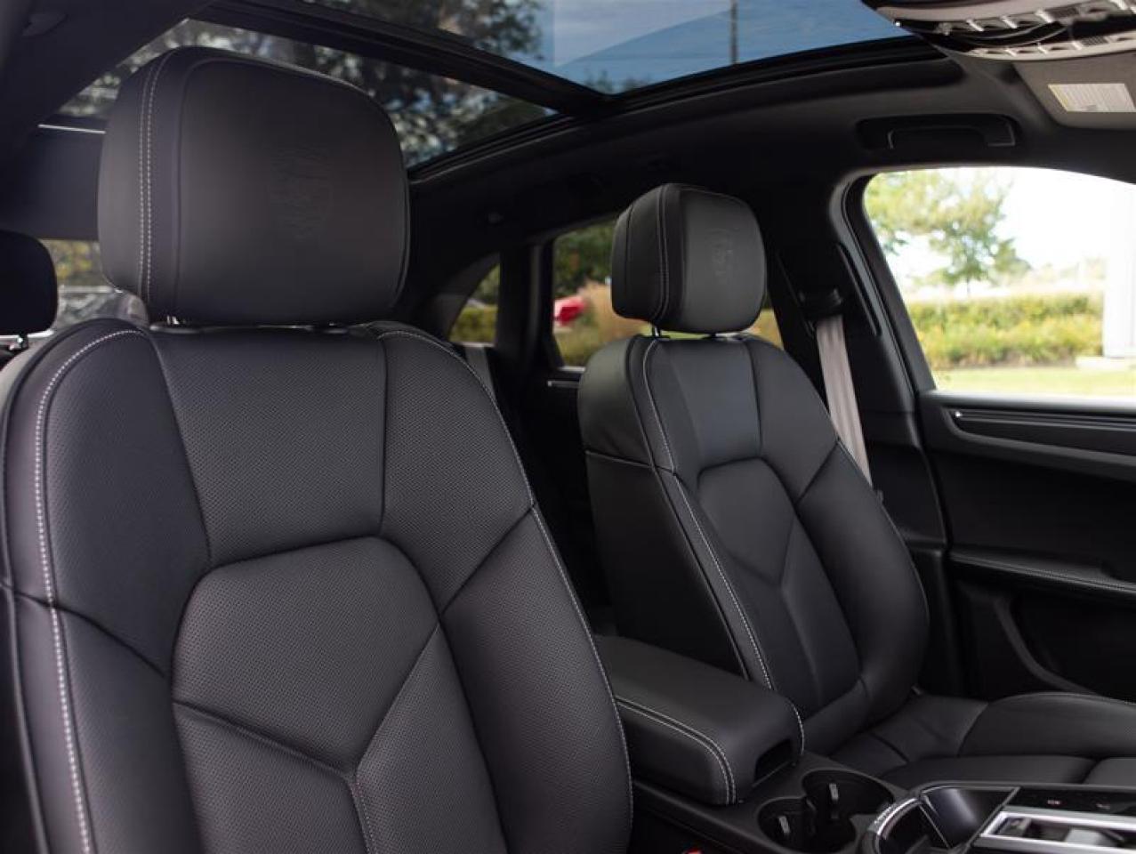 2025 Porsche Macan T AWD Photo