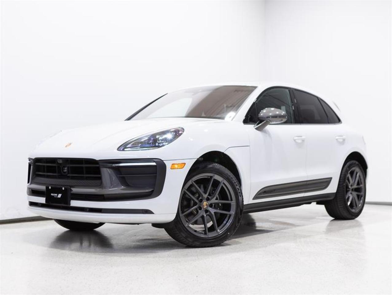 2024 Porsche Macan T AWD Photo0