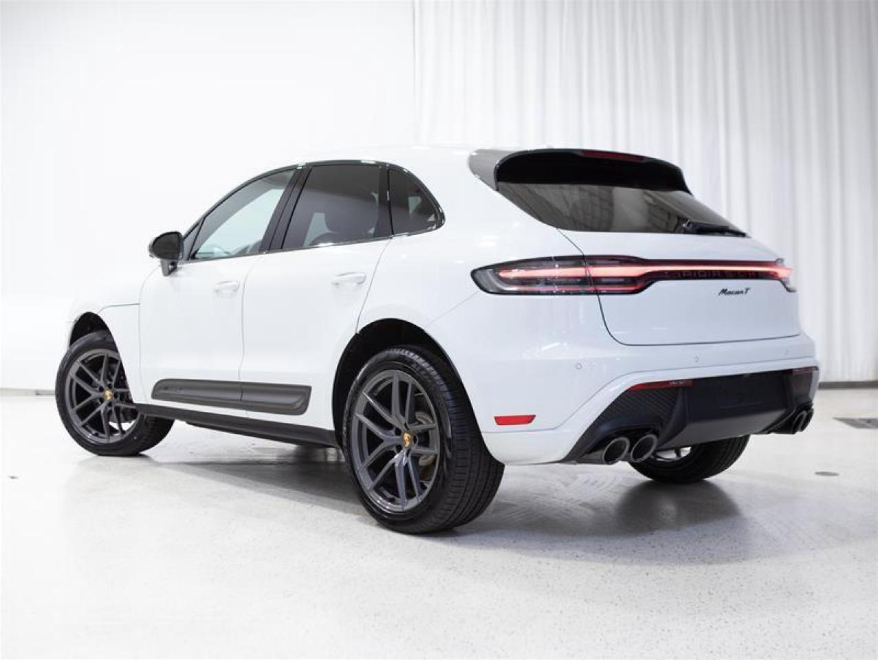 2024 Porsche Macan T AWD Photo2