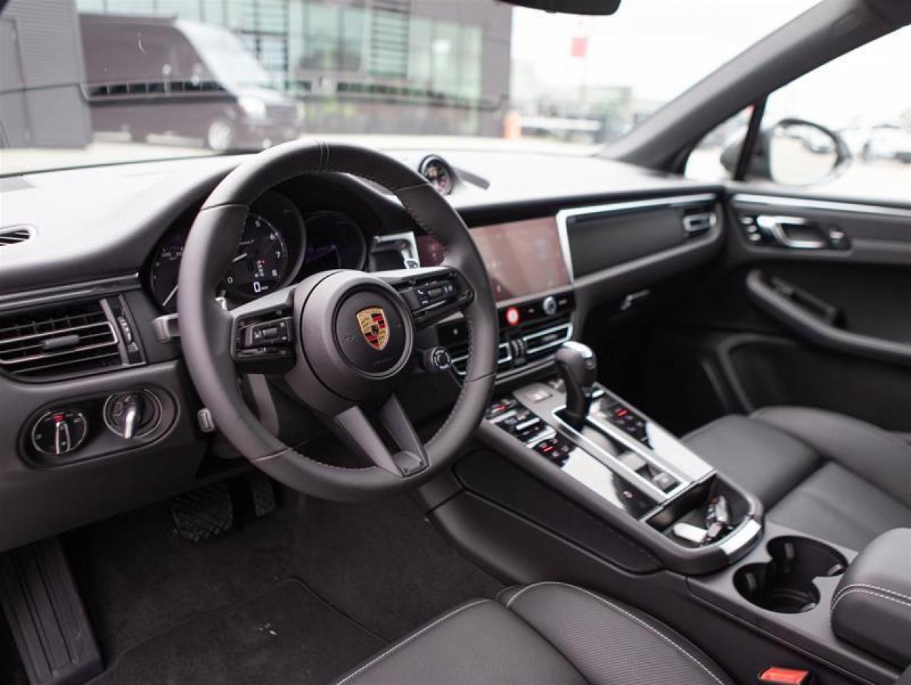 2024 Porsche Macan T AWD Photo