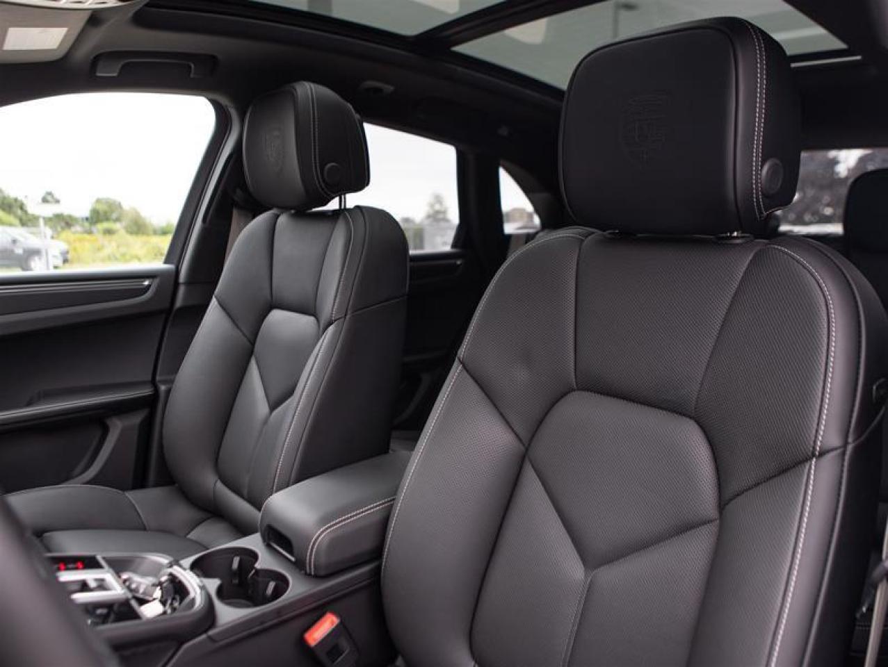 2024 Porsche Macan T AWD Photo