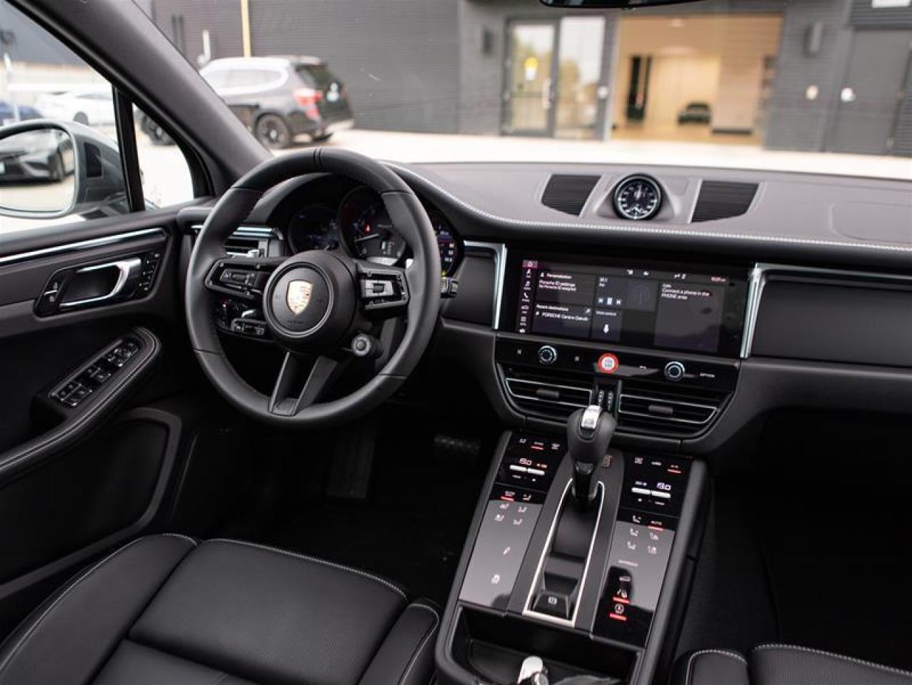 2024 Porsche Macan T AWD Photo