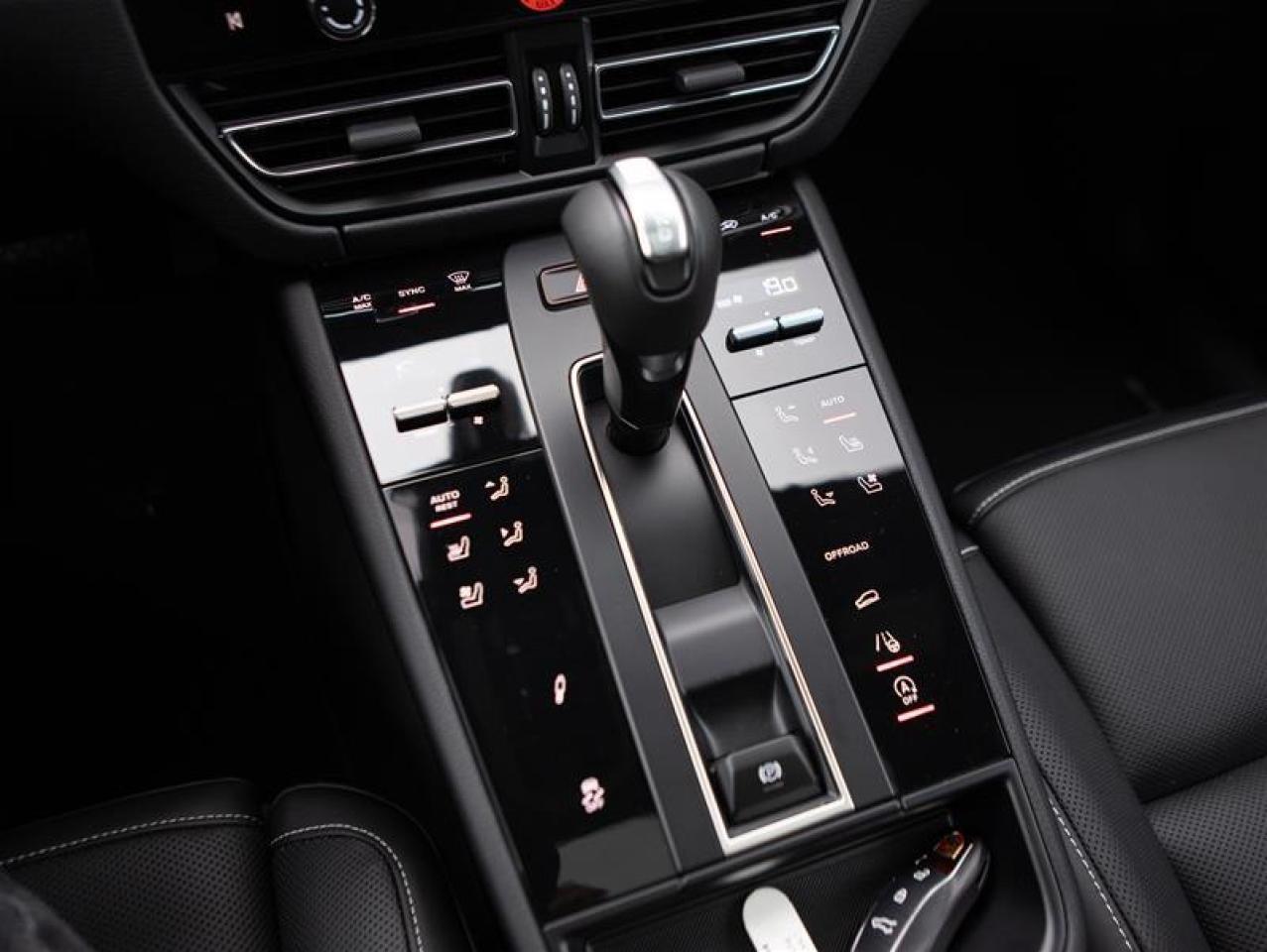 2024 Porsche Macan T AWD Photo