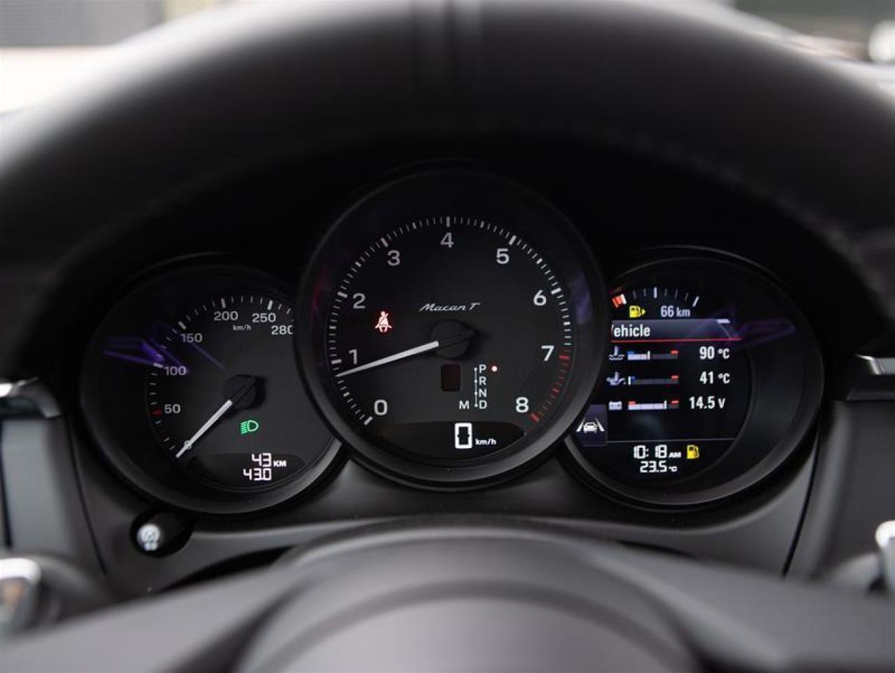 2024 Porsche Macan T AWD Photo