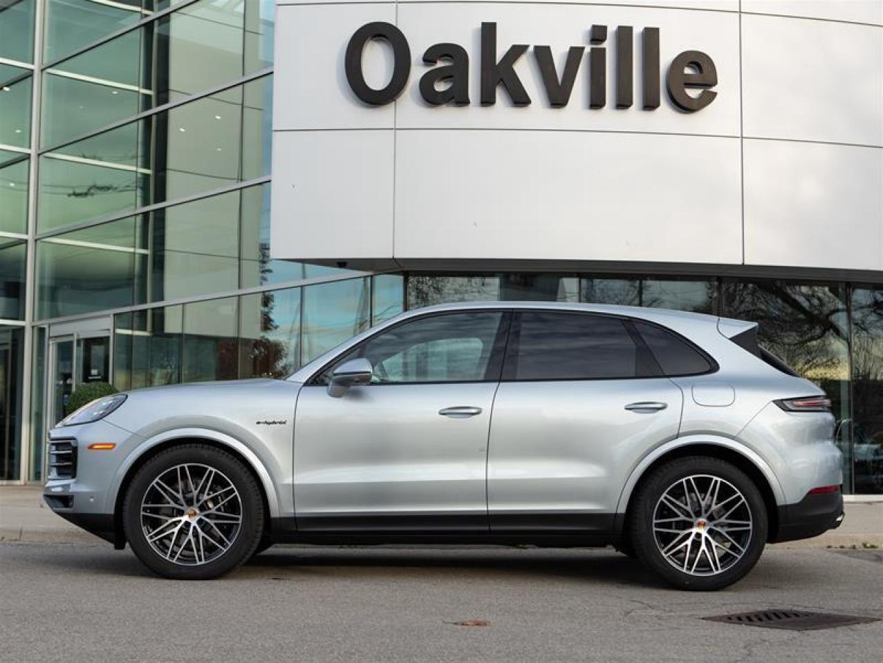 2025 Porsche Cayenne e-Hybrid AWD Photo3