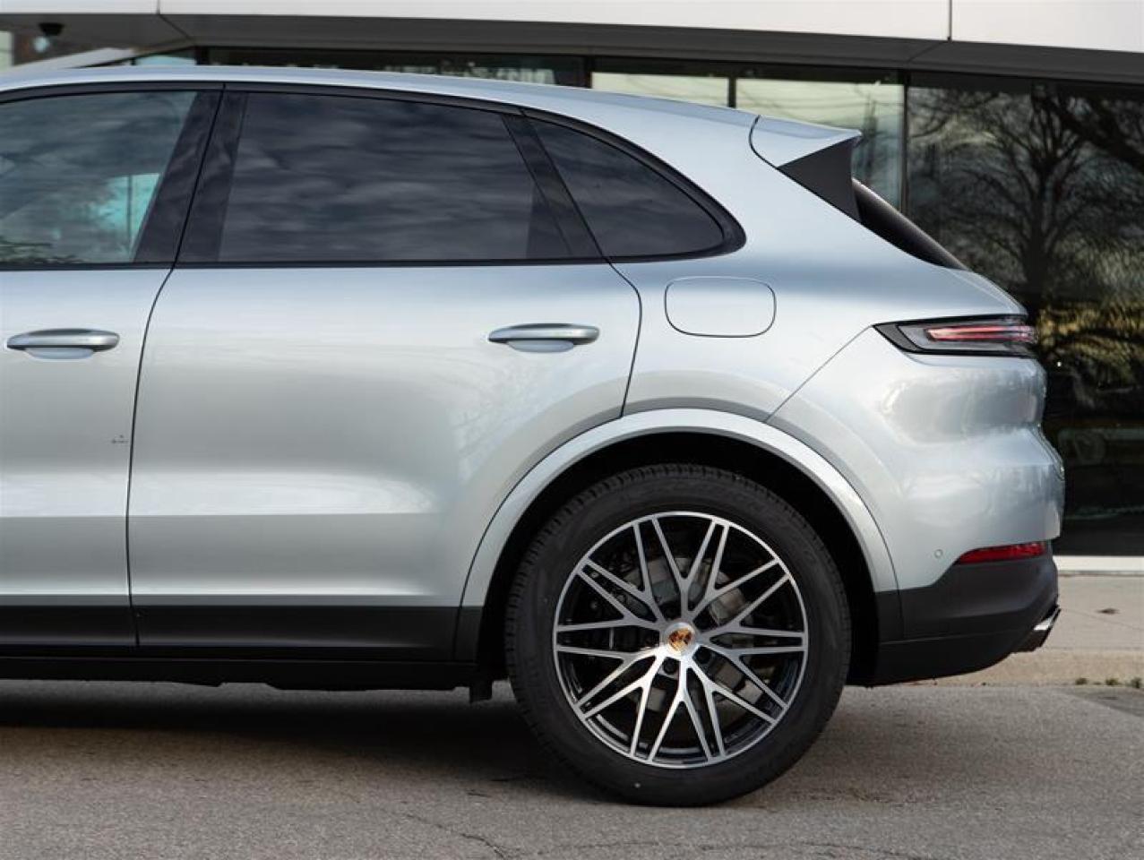 2025 Porsche Cayenne e-Hybrid AWD Photo
