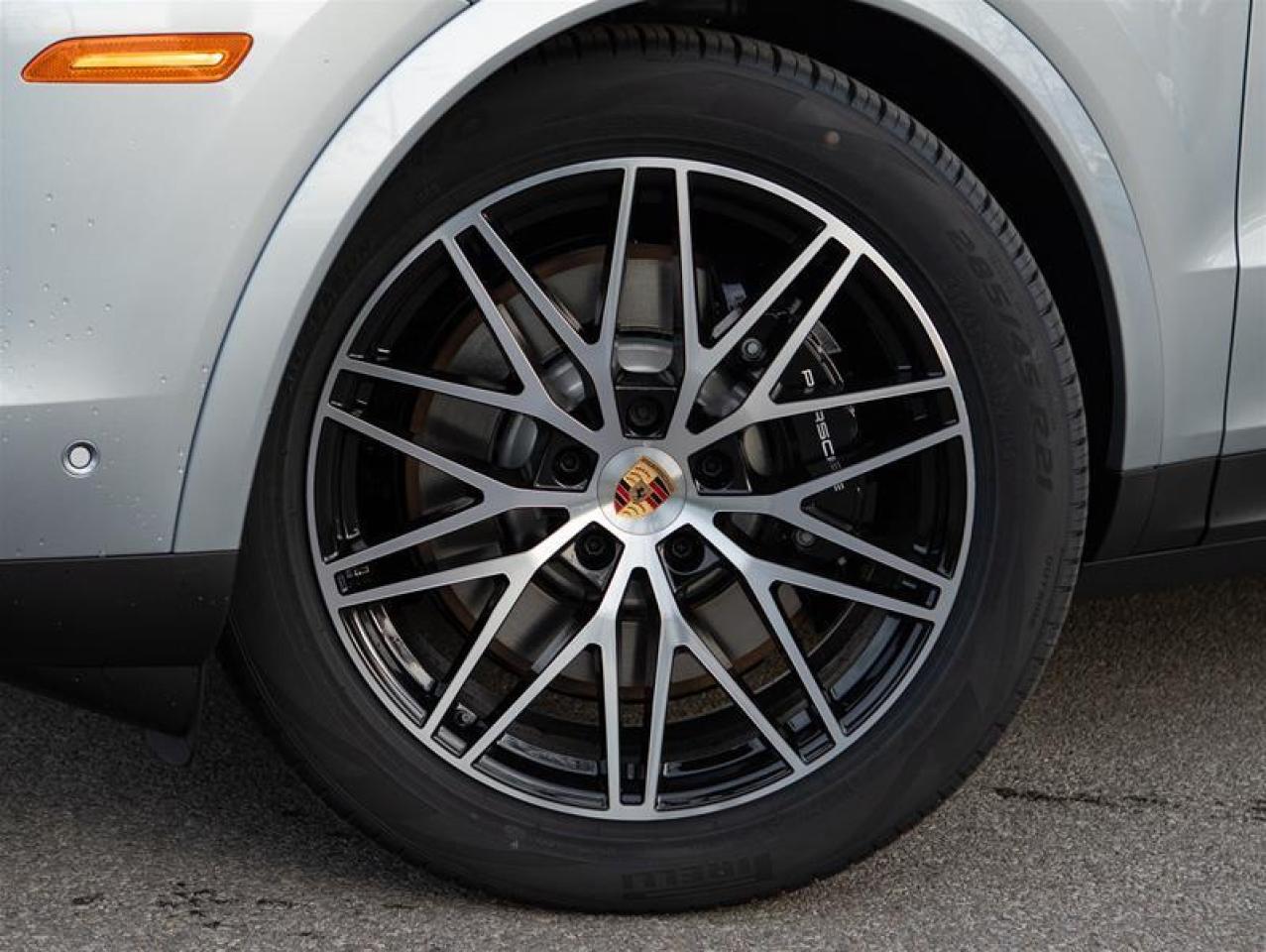 2025 Porsche Cayenne e-Hybrid AWD Photo