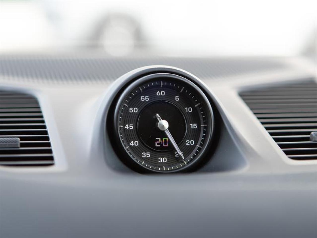 2025 Porsche Cayenne e-Hybrid AWD Photo