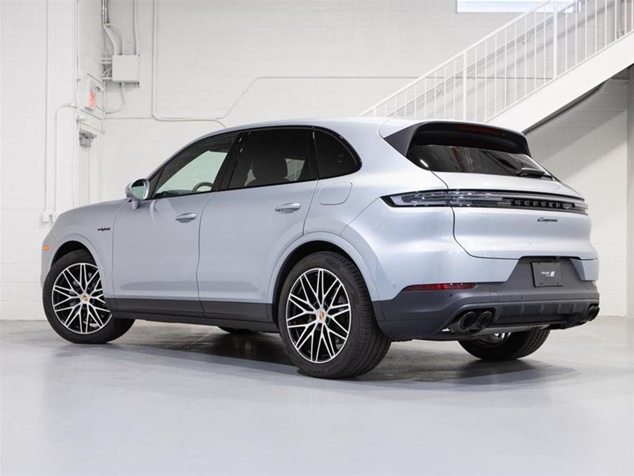 2025 Porsche Cayenne e-Hybrid AWD Photo