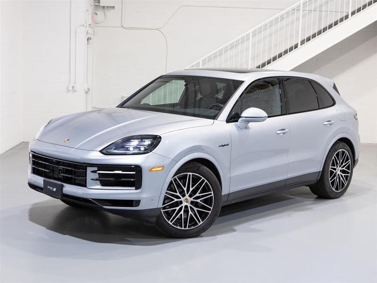 2025 Porsche Cayenne e-Hybrid AWD Photo