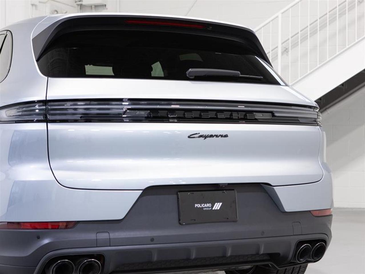 2025 Porsche Cayenne e-Hybrid AWD Photo
